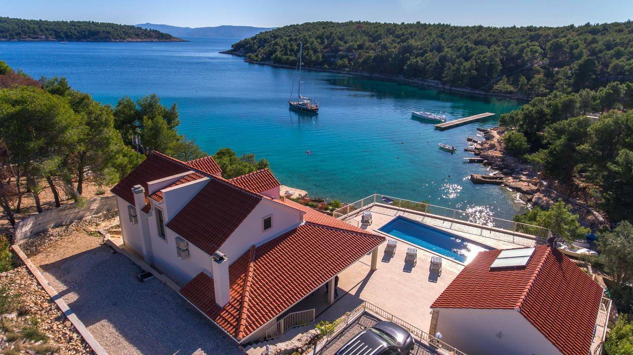 Luxury Villa Kate On Sea With Heated Pool 米欧纳 外观 照片